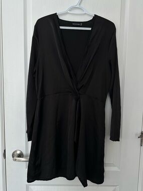 EUC Black Satin-Style Knot Front Mini Dress Long Sleeve V-Neck Flowy Sz M